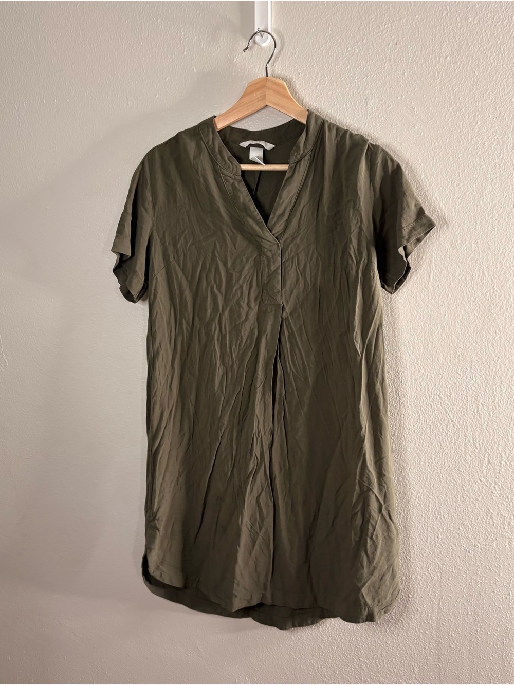 H&M Olive V-Neck Short Sleeve Women's Top Dress